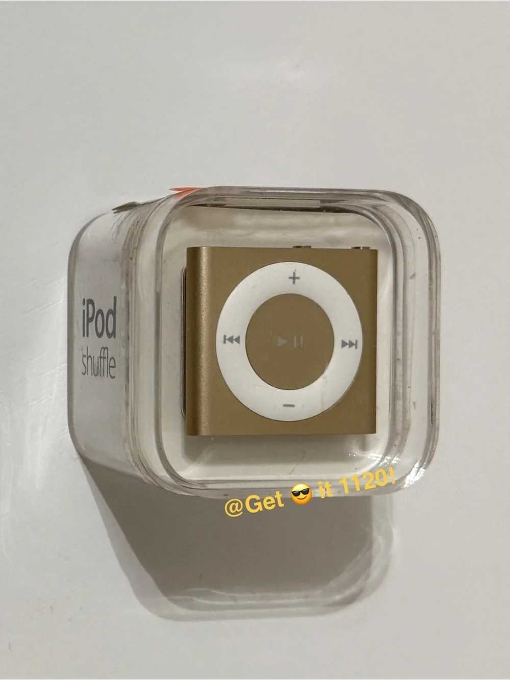 Apple iPod Shuffle 4th Generation 2 GB Gold Model A1373